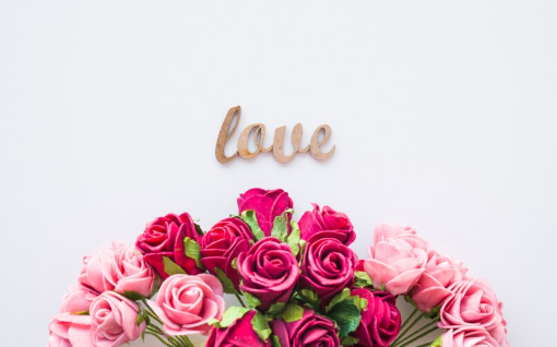 bunga dengan tema romantis